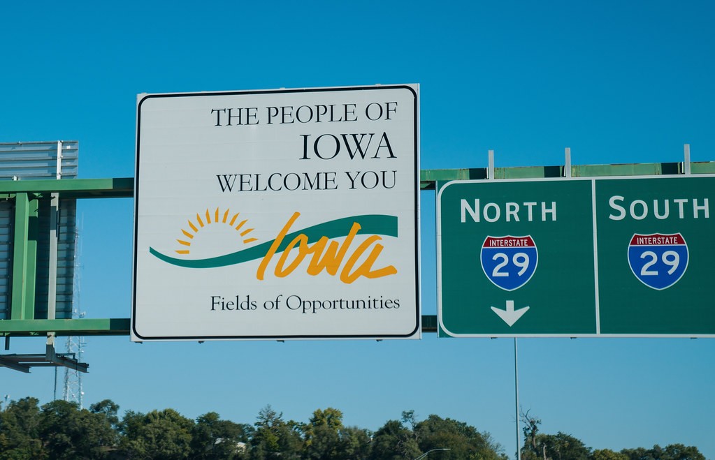 How To Sell Your Car in Iowa And Follow All State Rules