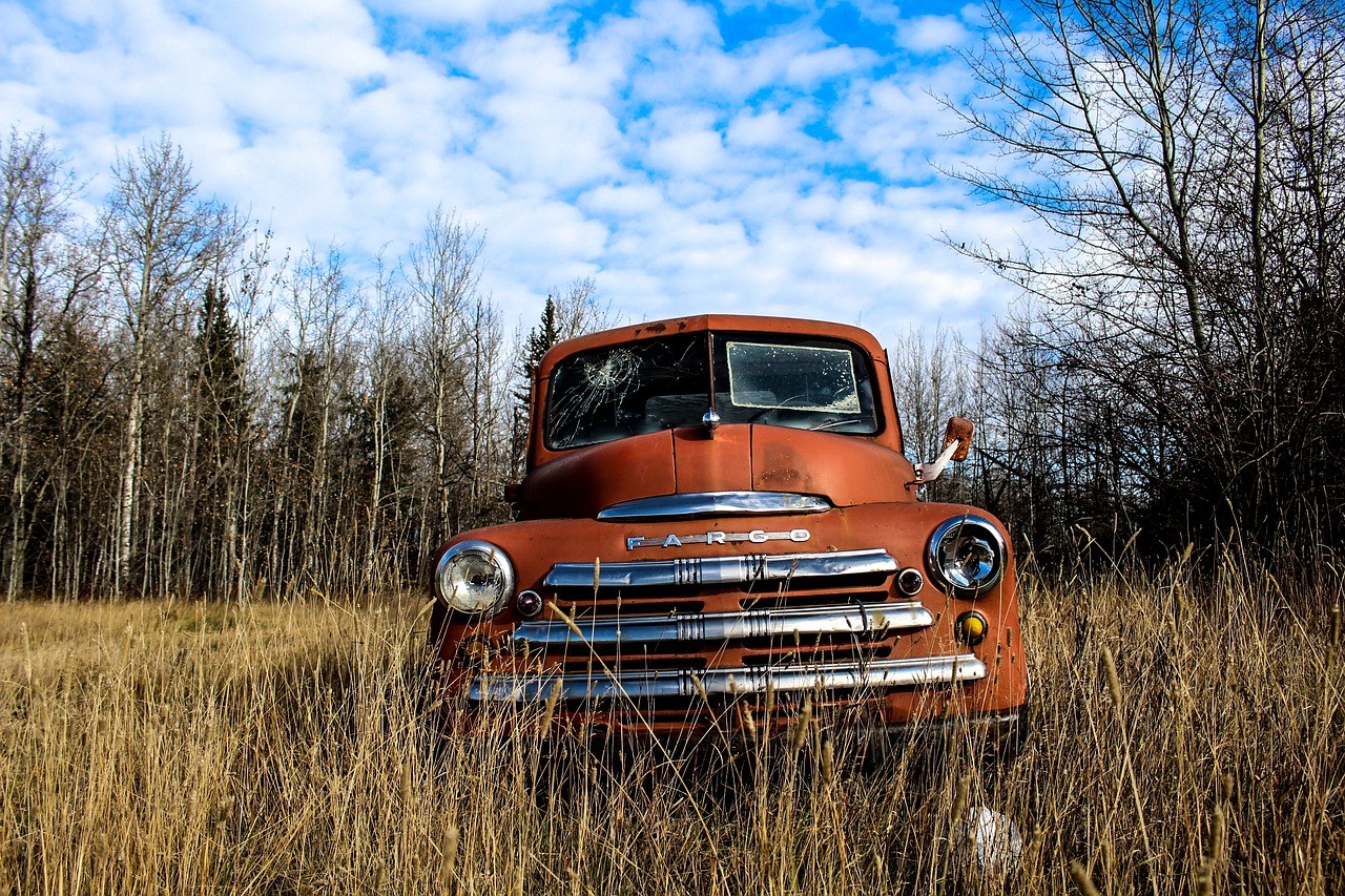 What to Know Before Selling Junk Cars in Grand Rapids MI