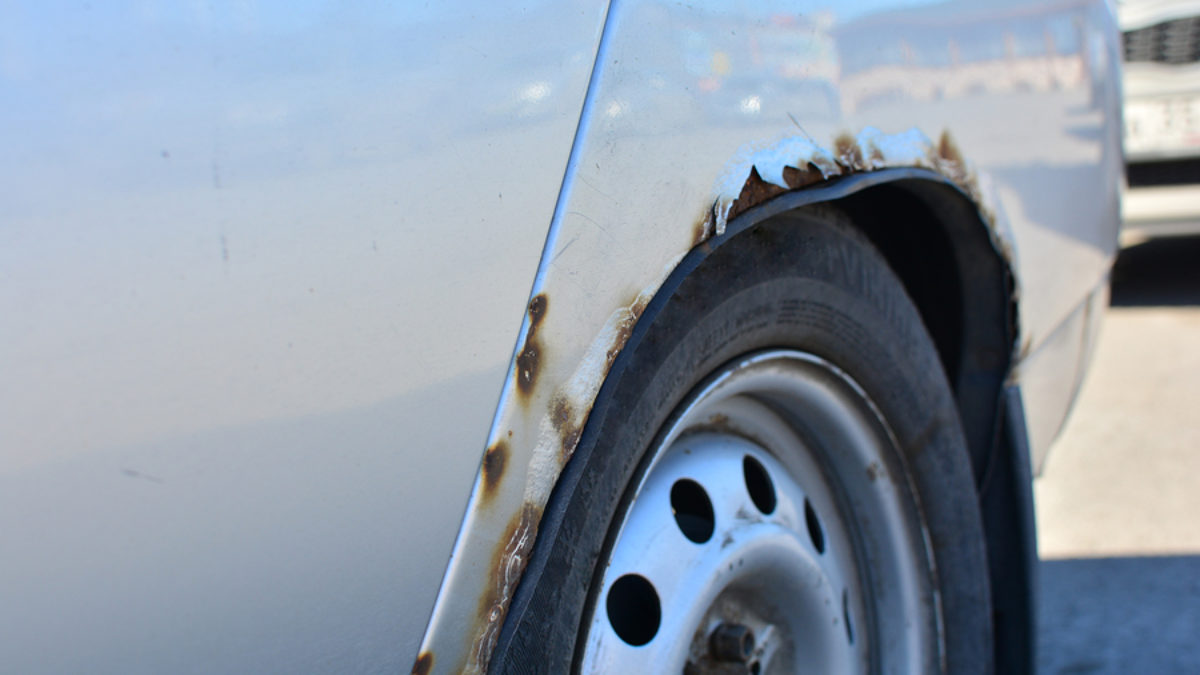 How to Remove Rust Stains from White Car Paint