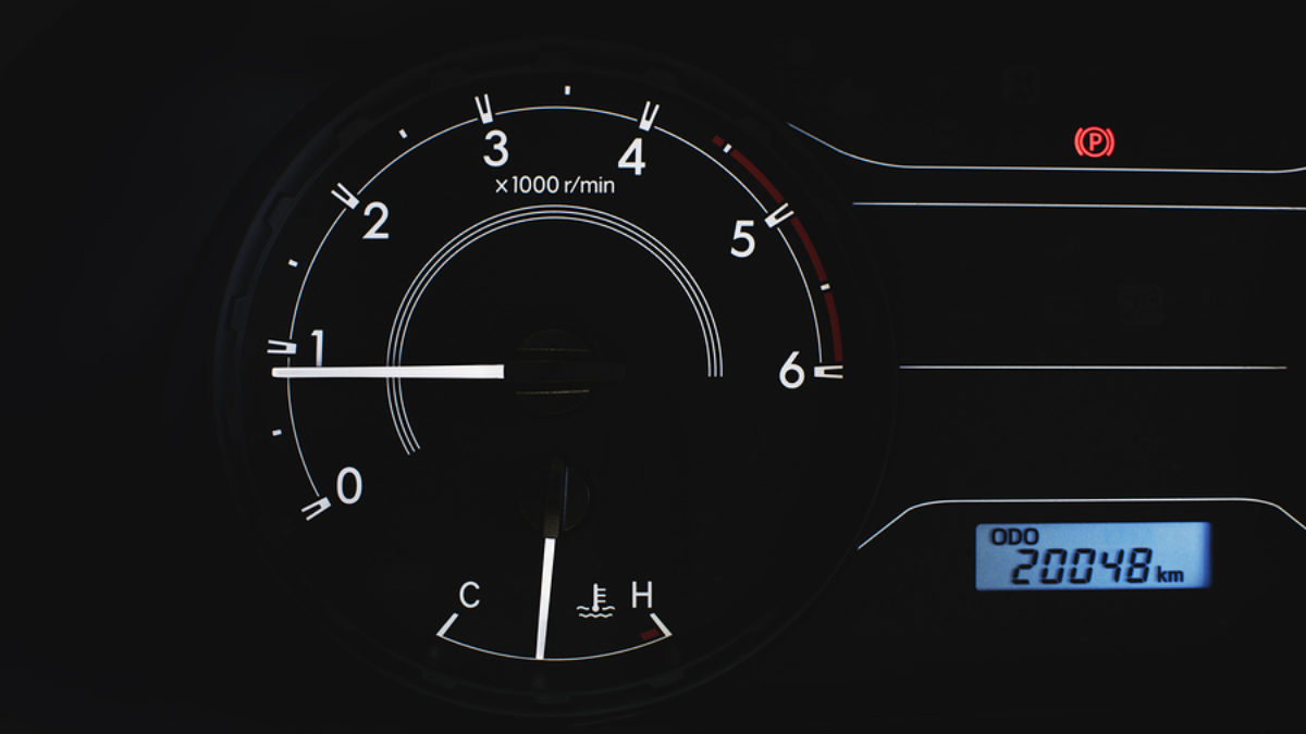 car temperature gauge in the middle