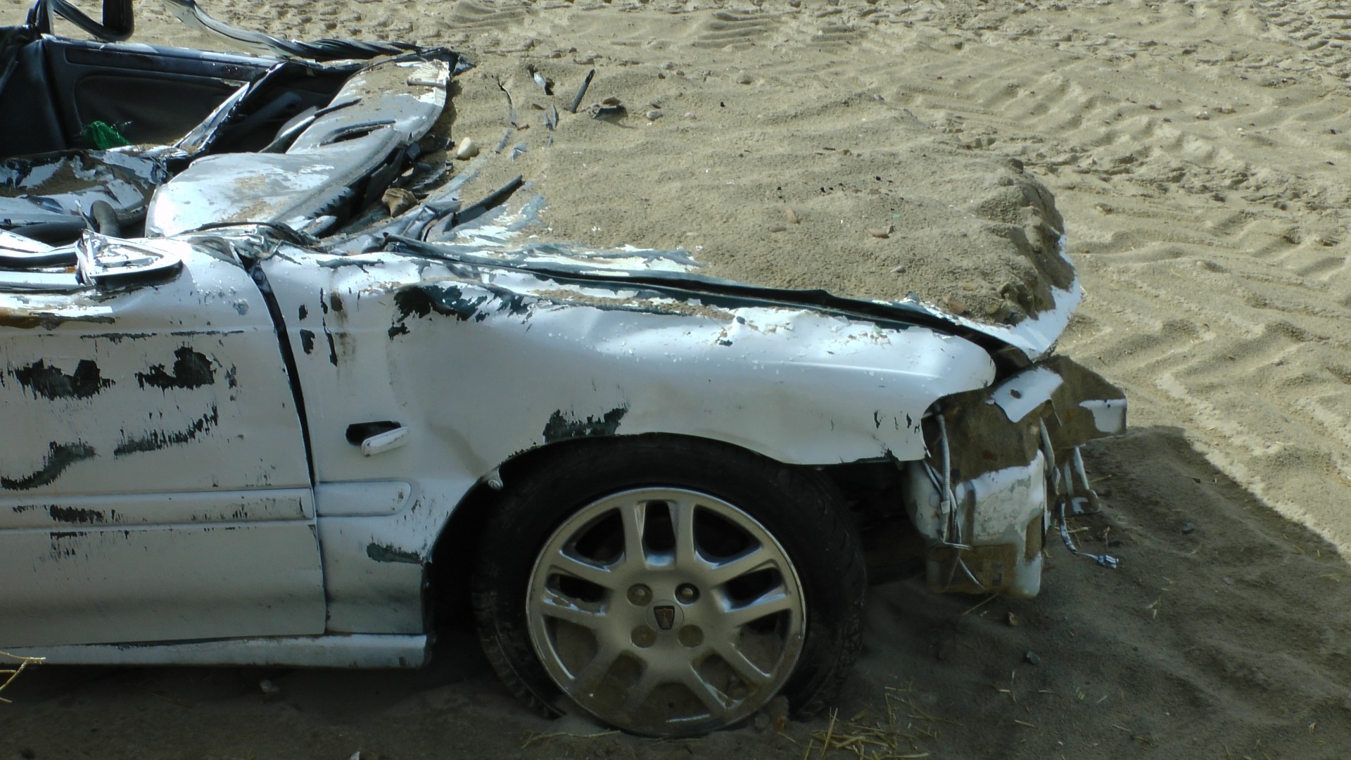 Why Leaving Your Junk Car in Your Yard is a Bad Idea