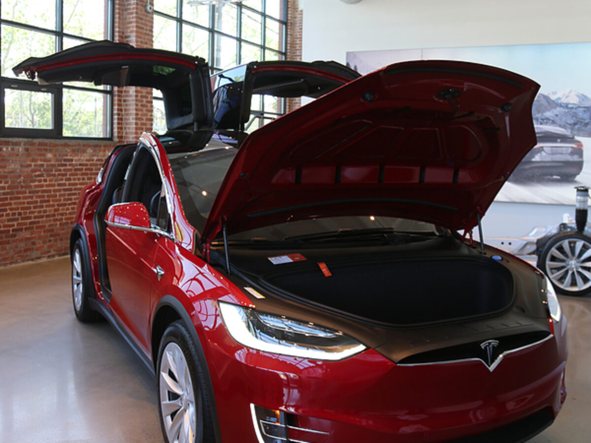how much to replace a tesla electric car battery