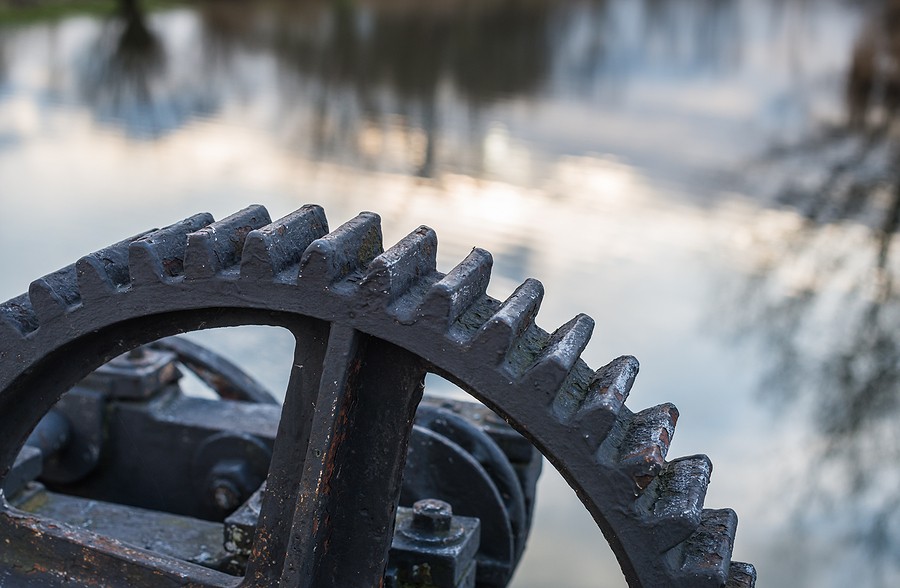 The Pros and Cons of Straight Cut Gears