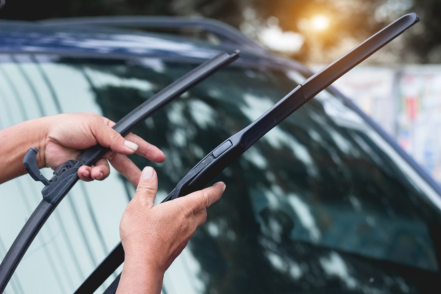 How to Change Windshield Wiper Blades in Easy Steps and More!