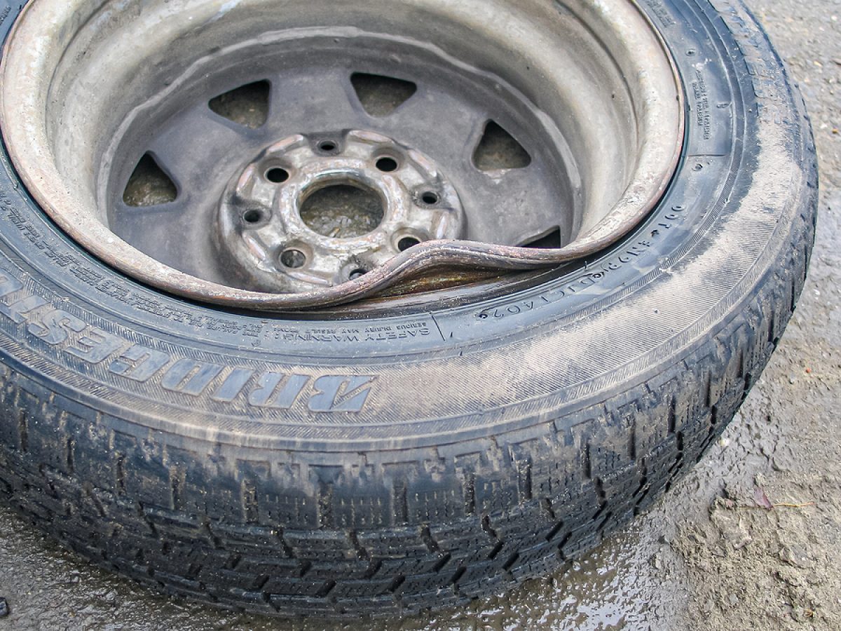 How To Repair Bent Aluminum Wheel With Bottle Jack In Garage - Diy Alloy Rim Pothole Fix! - Youtube