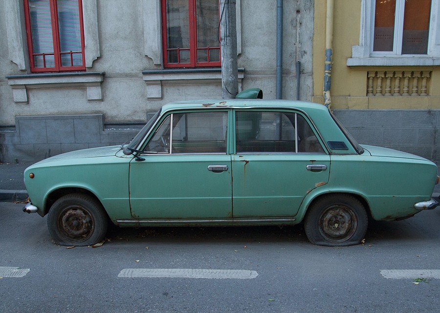 How Long Can a Junk Car Sit Non-Operational On a Public Street