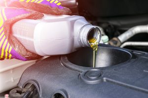 How to know if engine oil is leaking