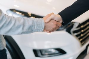 Strategies for pricing a car with mechanical issues