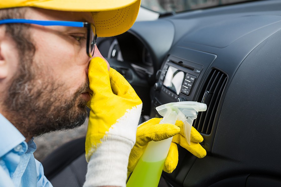 how to diagnose car leaking by color and smell