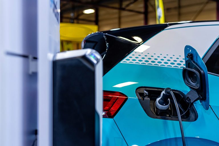 How Do Electric Car Tax Credits Work? ️ A Complete Guide